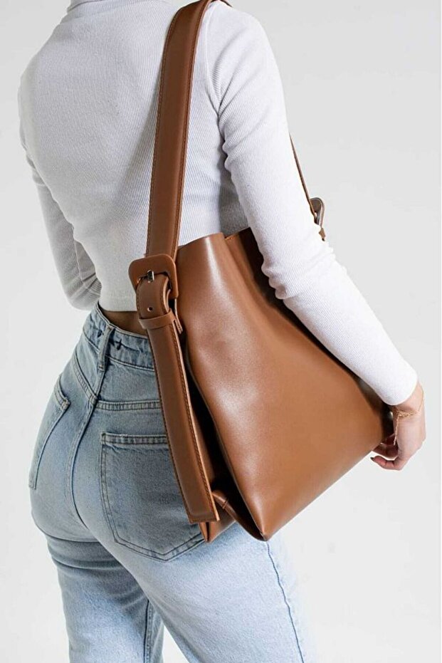 Kadın Büyük Boy Mıknatıslı Kapaklı İç Fermuarlı Ayarlanabilir El ve Omuz Çantası