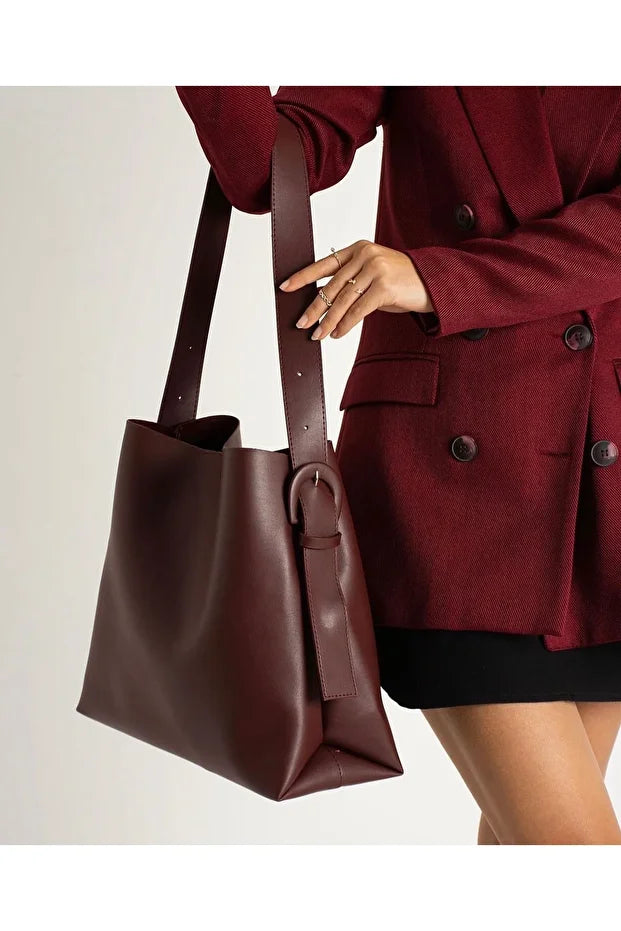 Kadın Büyük Boy Mıknatıslı Kapaklı İç Fermuarlı Ayarlanabilir El ve Omuz Çantası