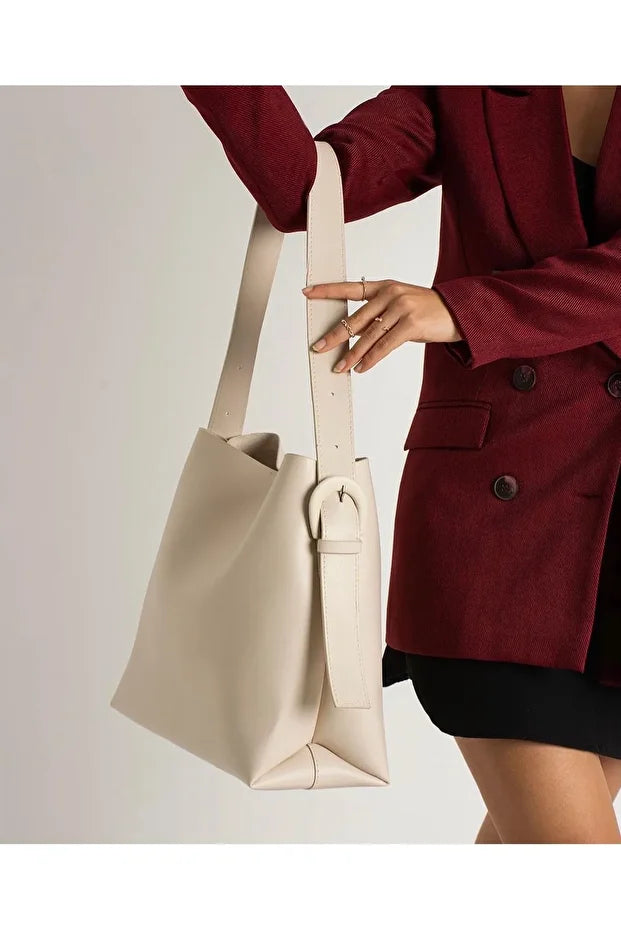 Kadın Büyük Boy Mıknatıslı Kapaklı İç Fermuarlı Ayarlanabilir El ve Omuz Çantası